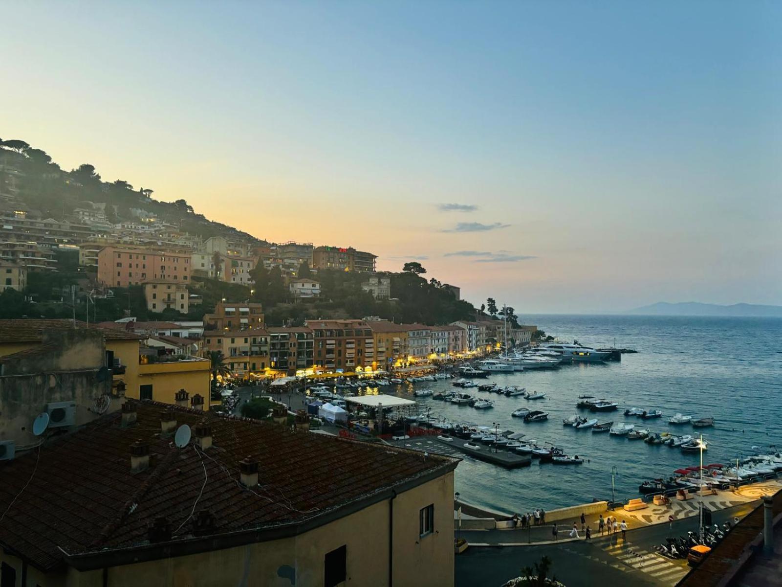 La Casetta In Piazza Порто Санто Стефано Экстерьер фото
